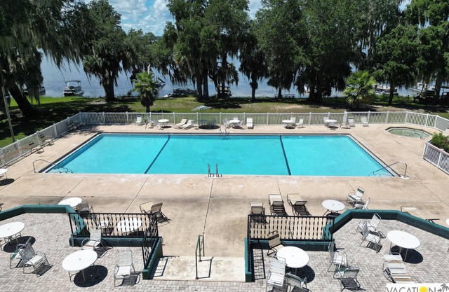 Charming RV in Tranquil Salt Springs Florida