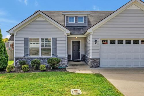 Charming Spacious 3BR Spring Hill Home!