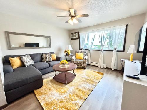 Charming & Spacious Apartment with Deck