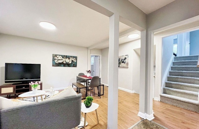 Charming Stay In the Heart of Richmond Hill