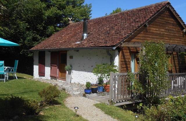 Charming stone and timber barn in the foothills of the Pyrenees (Pau 10 minutes)
