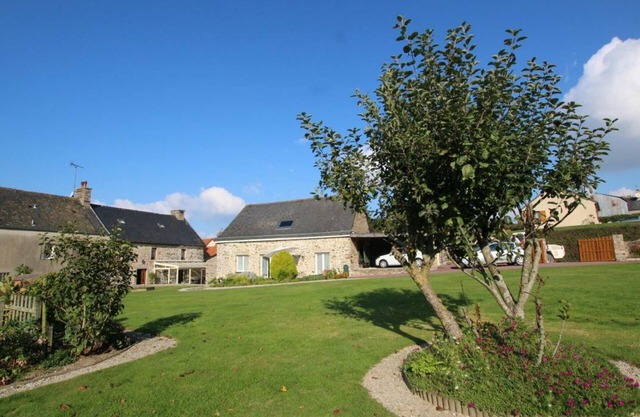 Charming stone house for walkers, close to the coast