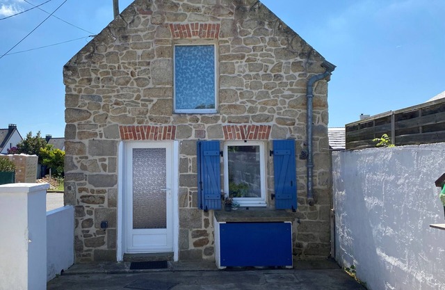 Charming Stone House for 2 in Etel - Close to Beaches, Shops, and Nautical Sports