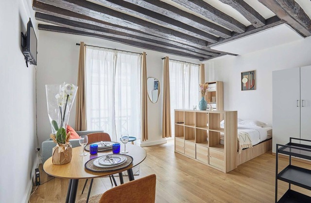 Charming Studio Center of Paris