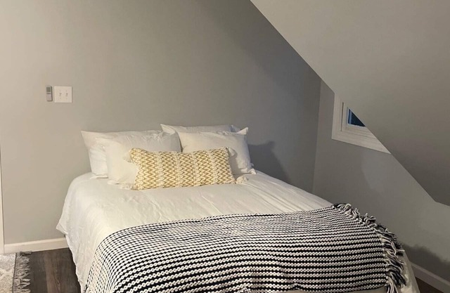 Charming studio in amazing Louisville with WiFi, AC