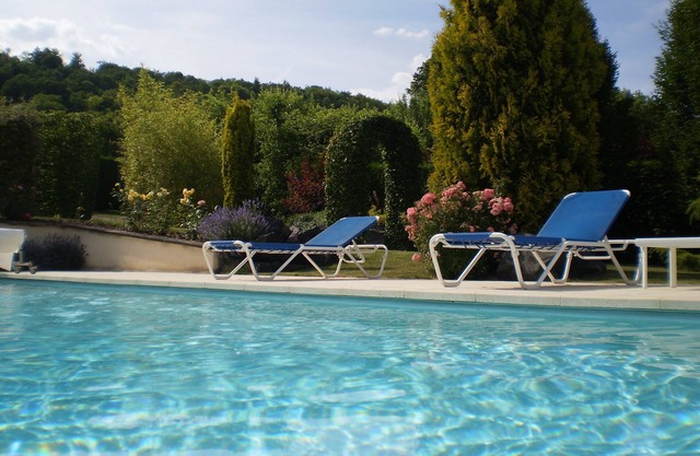 Charming studio with mezzanine. heated swimming pool