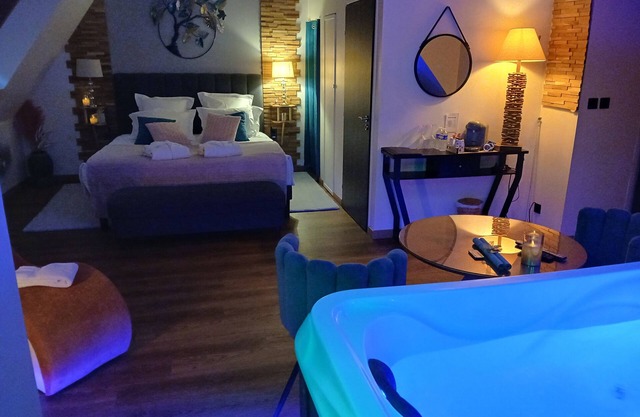 Charming suites with SPA and private sauna in a manor house.