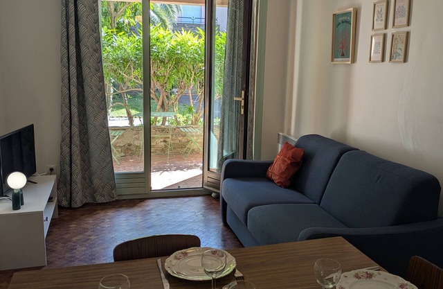 Charming T2 Apartment in Collioure with Terrace, Parking, Pet-Friendly, and Tennis Court