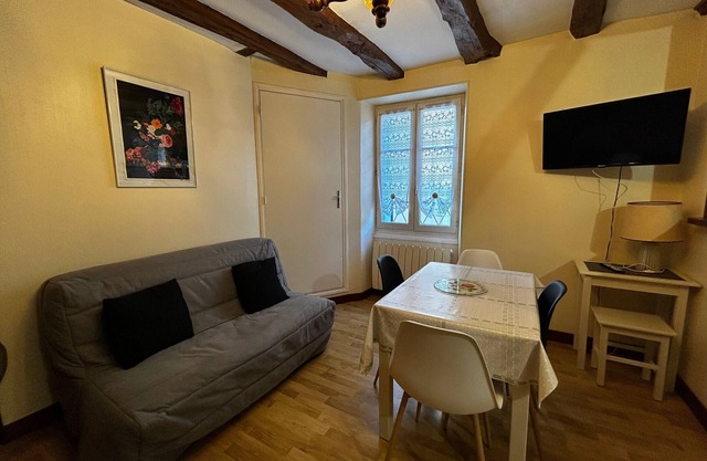 Charming T2 in La Roche-Posay center with WIFI and free parking