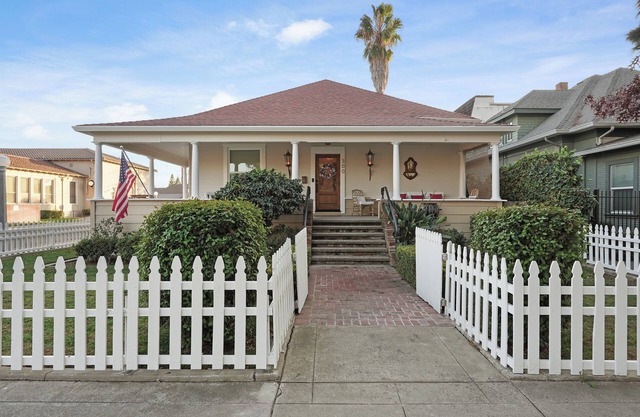 Charming Three bedroom Luxury Oasis