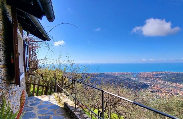 Charming typical stone house with stunning sea views and privacy