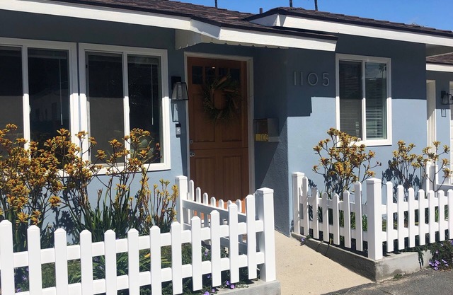 Charming Ventura Beach Bungalow on Prime Beach Lane in Pierpont by the Sea