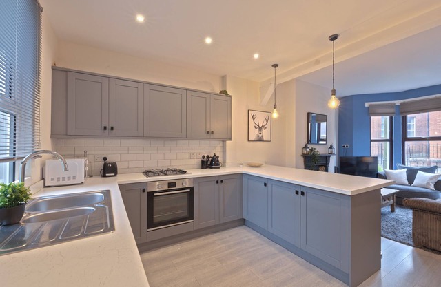 Charming Victorian home near serene Ormeau Park 🌳