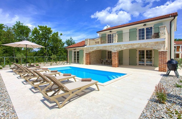 Charming Villa Adria with heated swimming pool