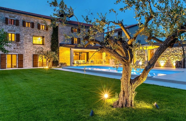 Charming Villa CX with large 50m2 heated pool