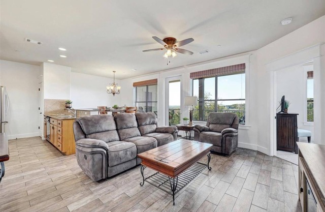 Charming Villa on Lake Travis in Hill Country at Hollows Resort, Pools, Trails, Marina