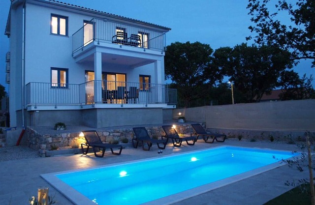 Charming Villa Vista with swimming pool & Seaview
