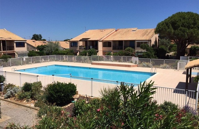Charming Villa with Mezzanine, Pool, Terrace & Parking - Near Beach & Shops, Sleeps 4