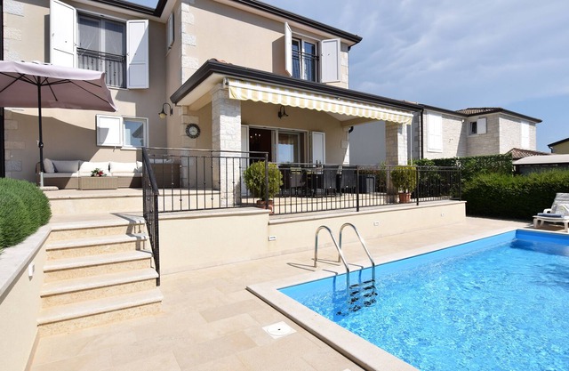 Charming villa with pool in a quiet area