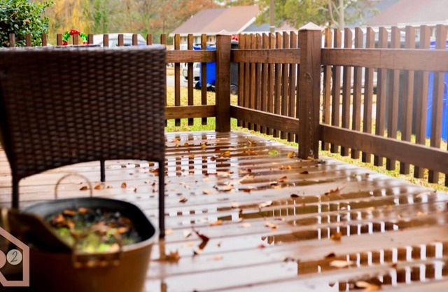 Charming, Waterfront Townhome with a View of Downtown. Pet-Friendly!