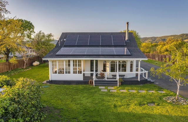 Charming Wine Country Farmhouse w/Scenic Views