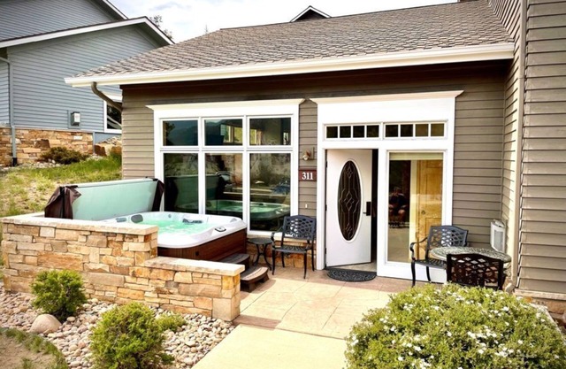 Charming woodsy condo with private hot tub and Rocky Mountain views!