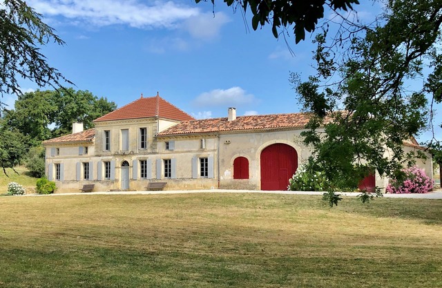 Château Petit Luc, beautifully renovated family wine estate with swimming pool