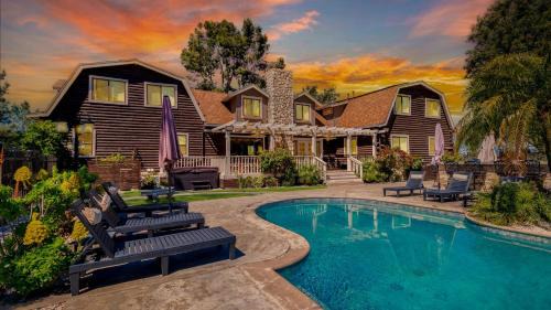 Chateau Syrah by AvantStay Picturesque Estate w Pool Hot Tub Pool Table Table Tennis New Pickleball Court Basketball hoop