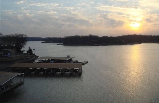 Check Our Reviews! Luxurious Waterfront Penthouse, 11mm views, Pool, Elevator,