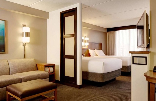 Check out Mt. Lemmon! 4 Pet-friendly Suite with FREE Parking! Seasonal Pool!