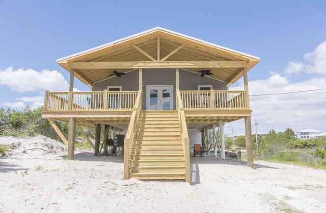 Check out our Rates for the open dates in Sept. Sept 22 - Sept 30th⛱️🏝️☀️🐬