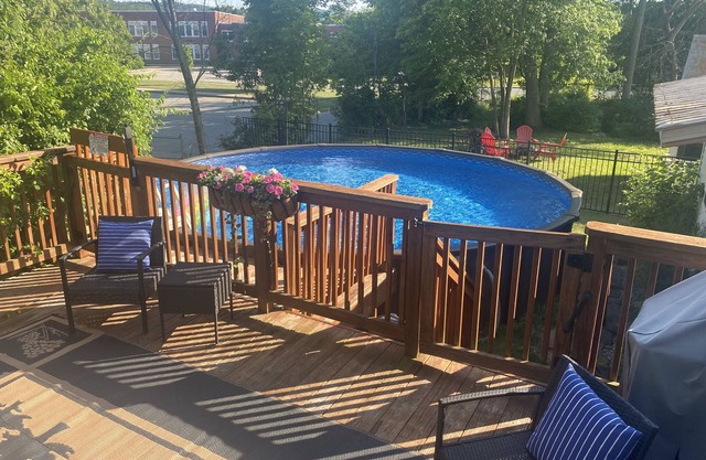 Cheerful 3-bedroom home with a pool