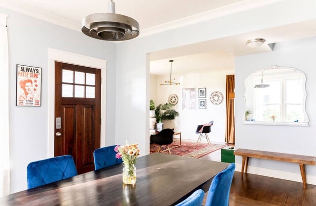 Cheerful 6 Beds, 3 Bedroom House w/Outdoor Space!