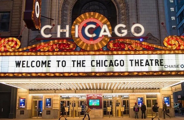 Cheerful bedroom free parking approx 15 mins to downtown Chicago!