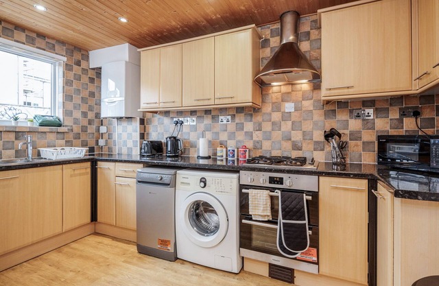 Cheerful London 5 Bed, 2.5 Bath House - Business/leisure
