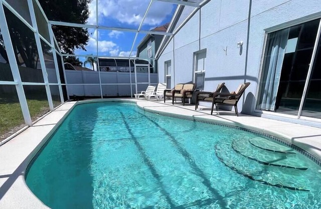 Cheerful Villa with Pool