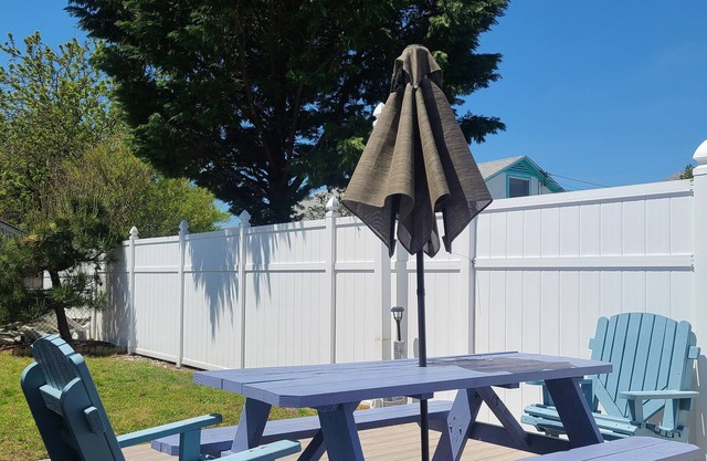 Cheery & Cozy Beach Villa - Walk To Beach