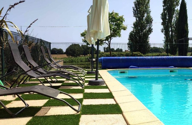 Chenevaux - Pretty 2 bedroom cottage with pool in countryside