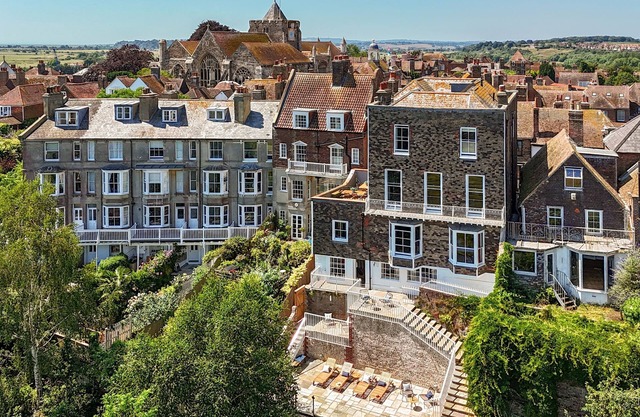 Chequer - a holiday let that sleeps 14 guests in 7 bedrooms