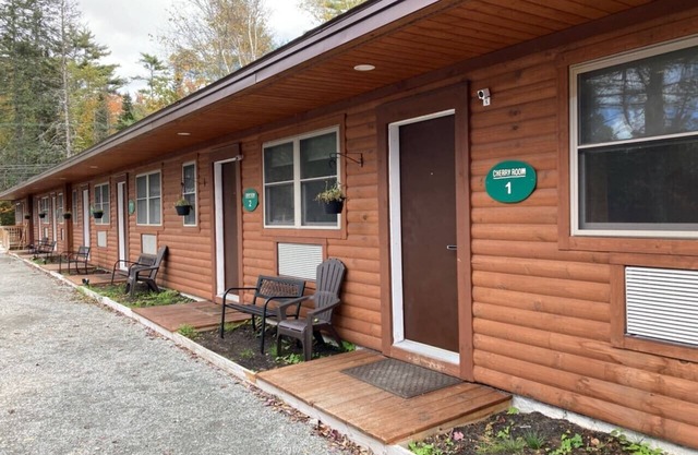 Cherry Lodge: Cozy King Room