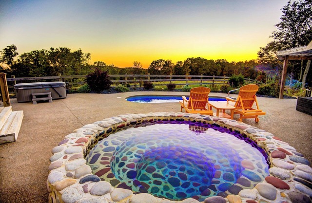 Cherry Ridge Retreat -The Observatory Romantic Pool Cabin with hot tub and cold plunge!