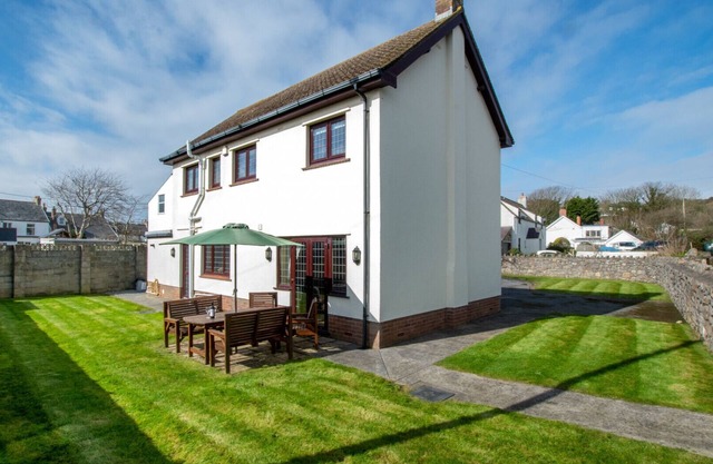 Cherry Tree Cottage - Three Bedroom House, Sleeps 5