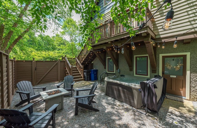 Cheshire Cottage | Pet Friendly, Hot Tub & 5-Minutes to Town!