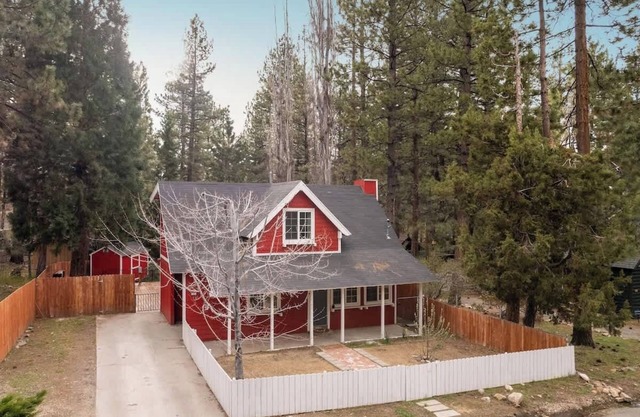 Chez Caboose Spa Fenced Yard Near Summit