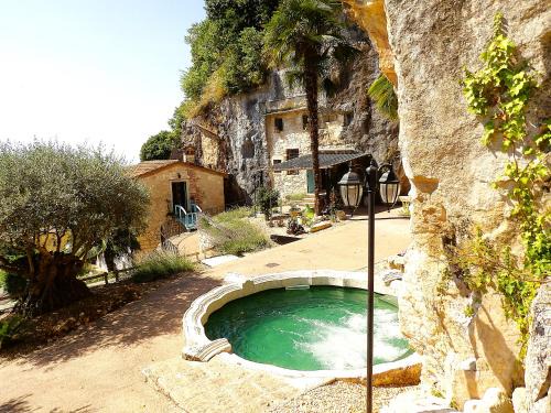 Chez Les Grottes