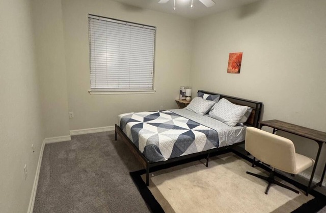 Chic 1-bedroom apartment in perfect Cedar Park with fitness room, WiFi