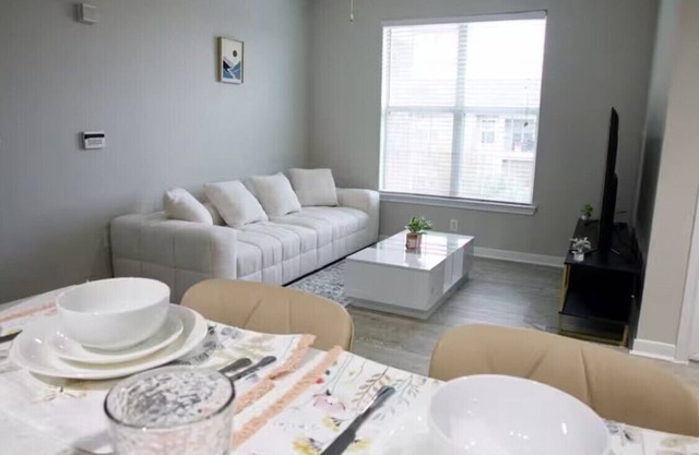 Chic 1-bedroom apartment with WiFi, AC in welcoming Magnolia