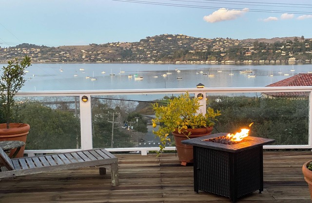 Chic 1-bedroom corporate apartment in superb Sausalito with WiFi