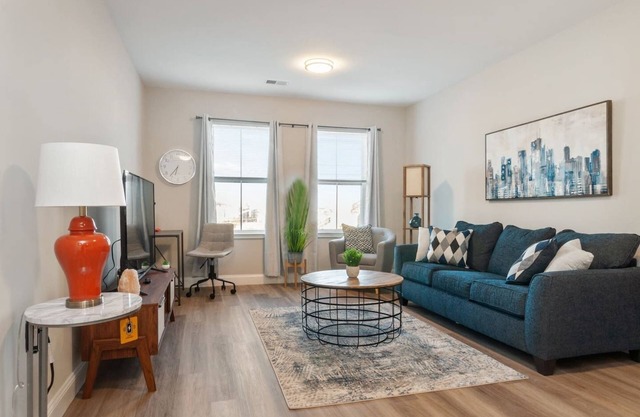 ⭐️Chic 1 BR Great Location!⭐️King Bed!⭐️FREE Parking!