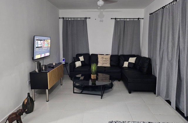 Chic 2-bedroom apartment with AC, fitness room in beautiful Santo Domingo Este